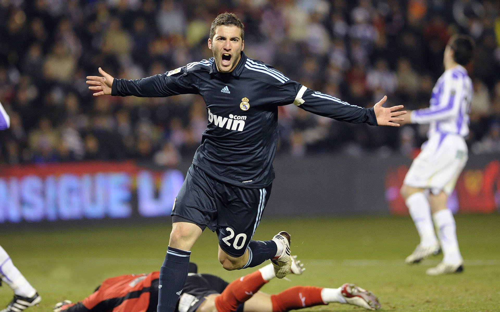 火箭狂胜步行者，哈登在焦点战证明自己